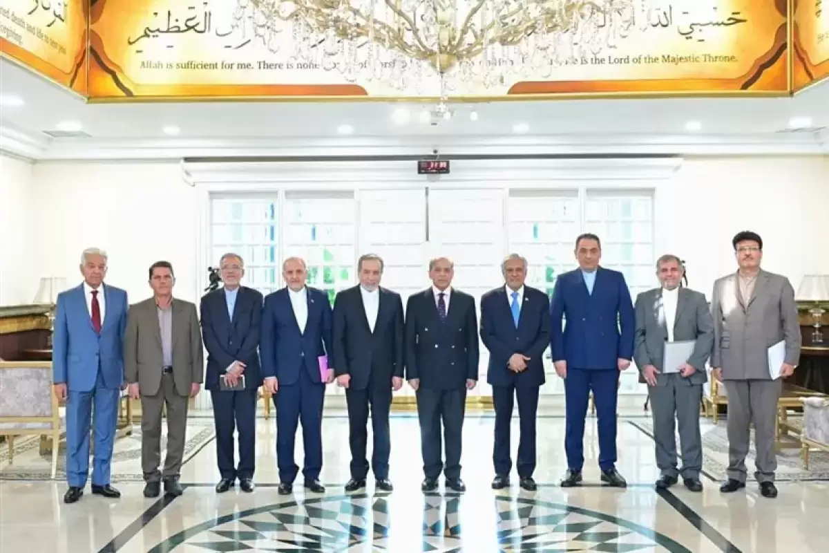دیدار عراقچی با نخست وزیر پاکستان