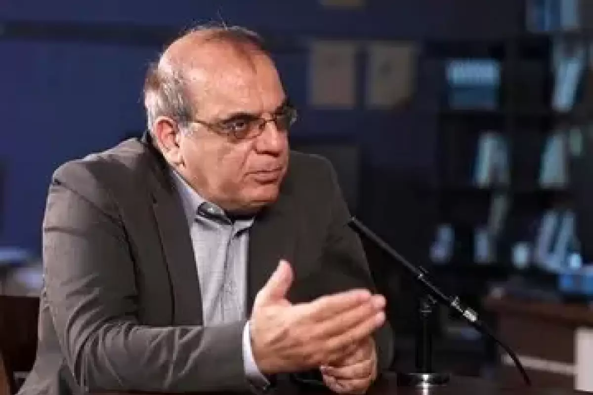 توصیه عباس عبدی به پزشکیان؛ وزرا، استانداران و روسای هلدینگ‌ها را از گفت‌وگو با نمایندگان برای عزل و نصب‌ها به کلی منع کنید