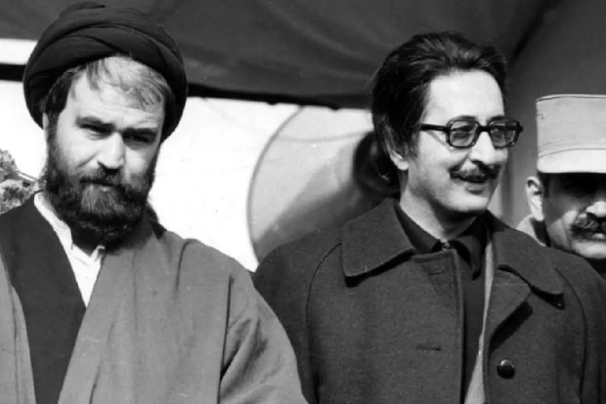 عکس؛ سفر در زمان؛ «بنی‌صدر و شهید رجایی در فرودگاه مهرآباد»؛ سال 59