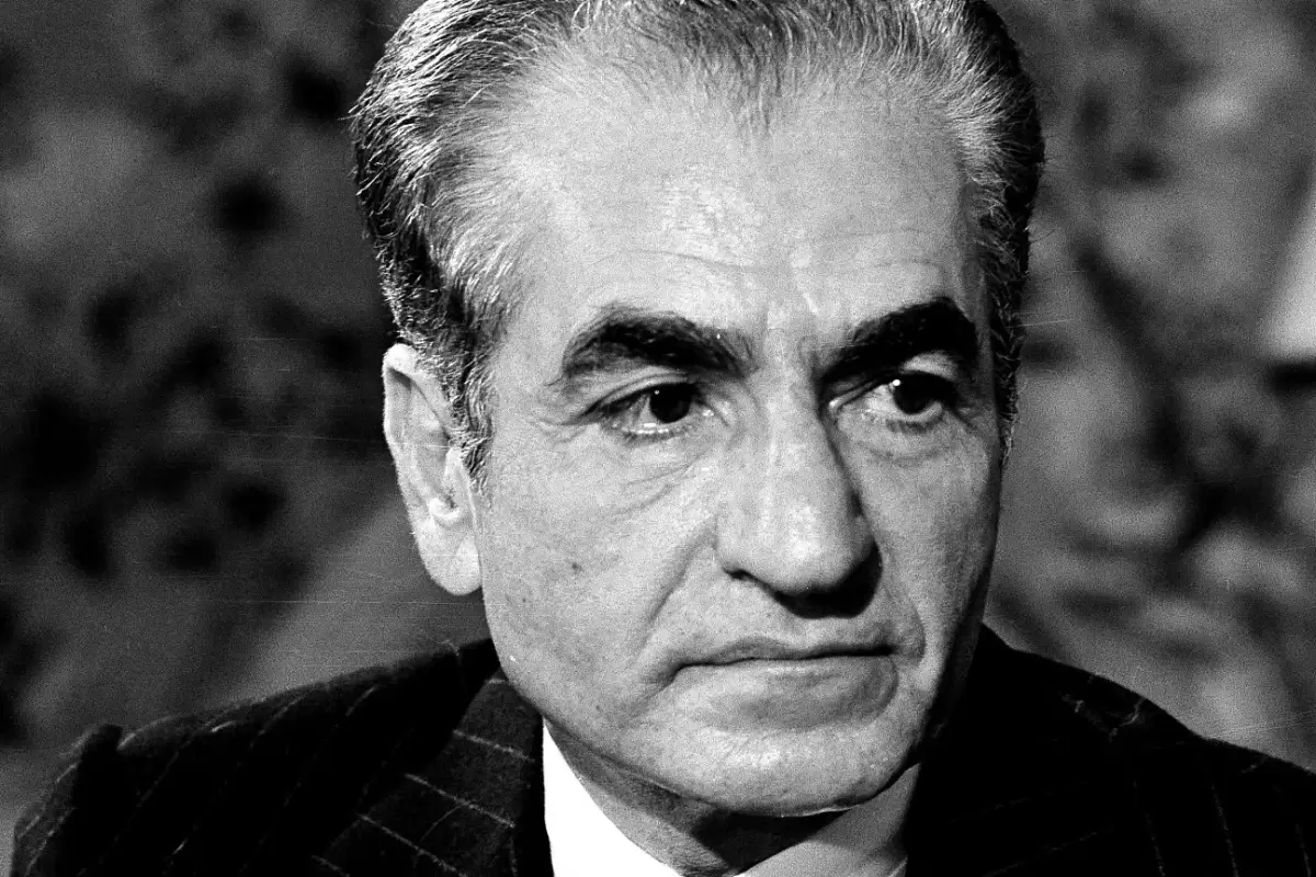 عکس؛ سفر در زمان؛ «استقبال شاه از رئیس جمهور ایتالیا» در مهرآباد؛ سال 53