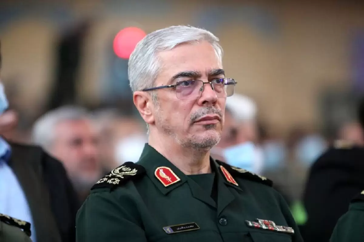 عکس؛ سفر در زمان؛ «سرلشکر محمد باقری در کنار محسن رضایی‌» در یک جلسه نظامی؛ دهه 60