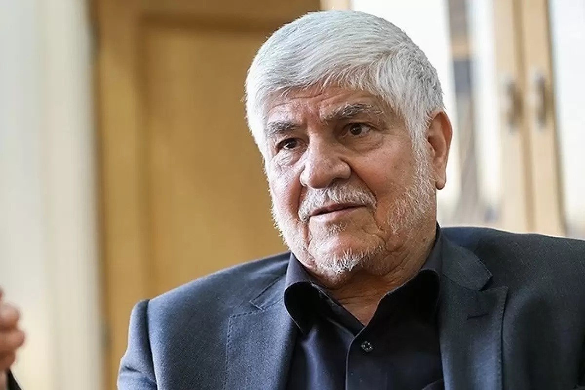 عکس؛ سفر به تاریخ؛ «محمد هاشمی رفسنجانی» در 40 سالگی در کنار امام خمینی؛ دهۀ 60