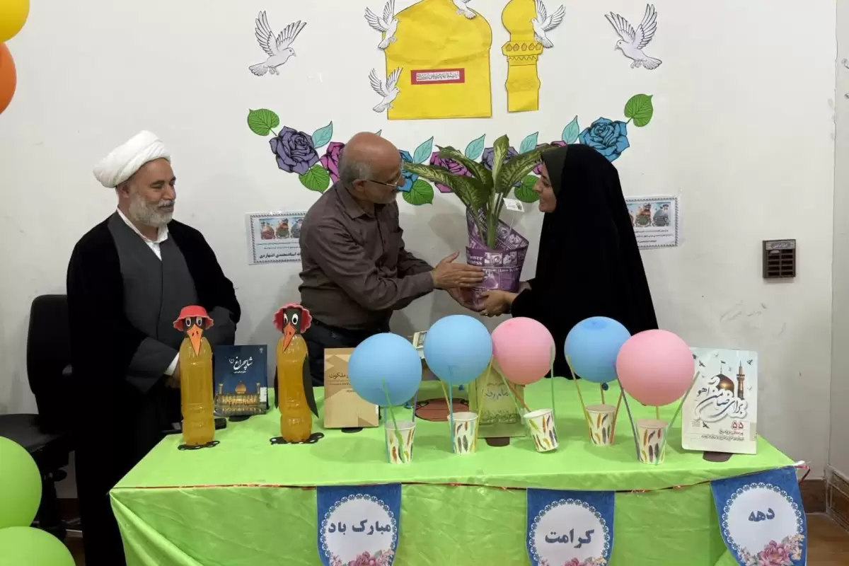 جشن دهه کرامت و روز دختر درکتابخانه استاد محمدی اشتهاردی برگزارر شد