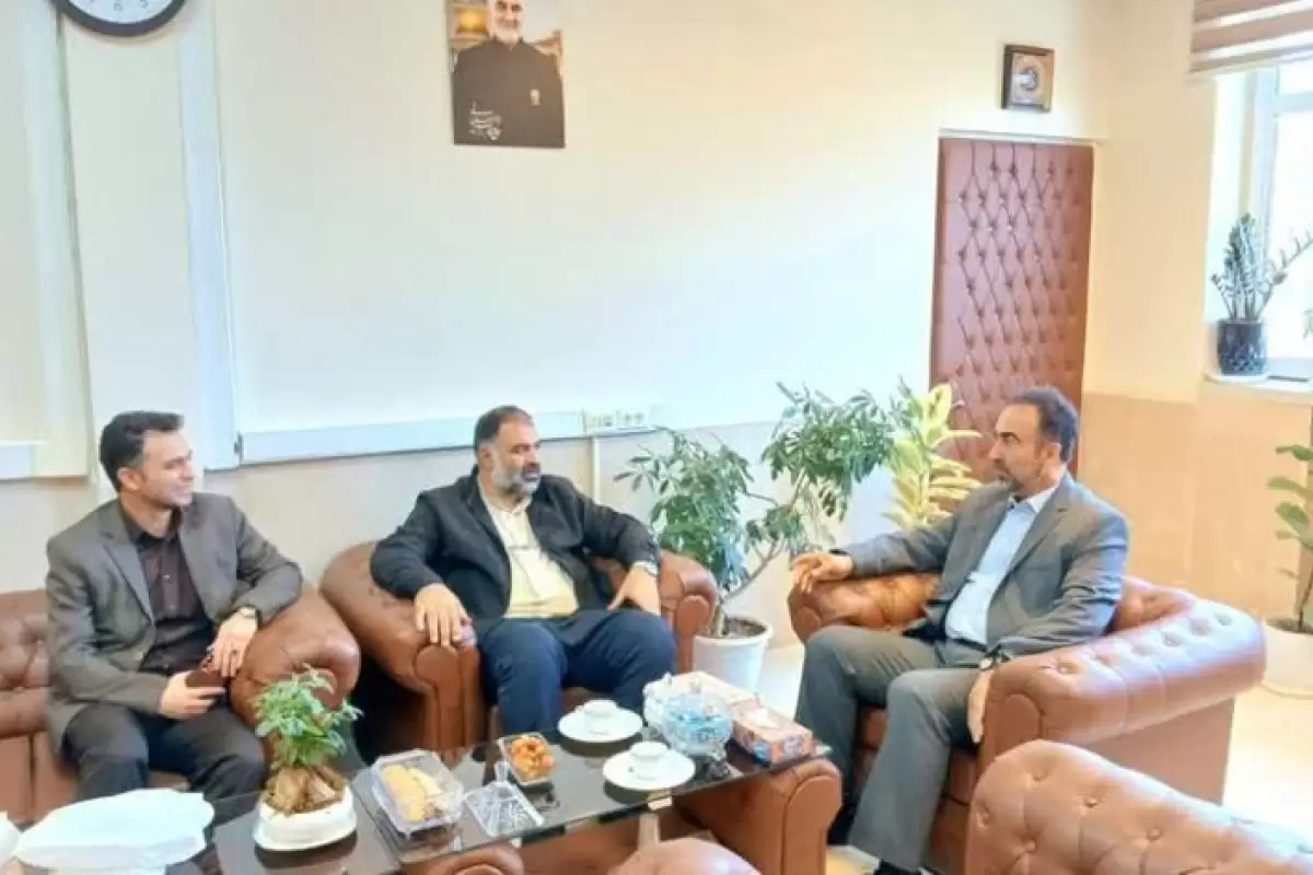 علی معدنی‌پور، مدیرکل کتابخانه‌های عمومی استان،با فرزاد شعبانی، مدیرکل آموزش و پرورش استان البرز دیدار و گفت‌وگو کرد.