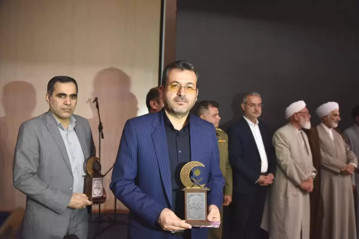کمیته امداد استان گلستان در آئین تجلیل از فعالان نهضت ملی زندگی با آیه ها مورد تقدیر قرارگرفت 