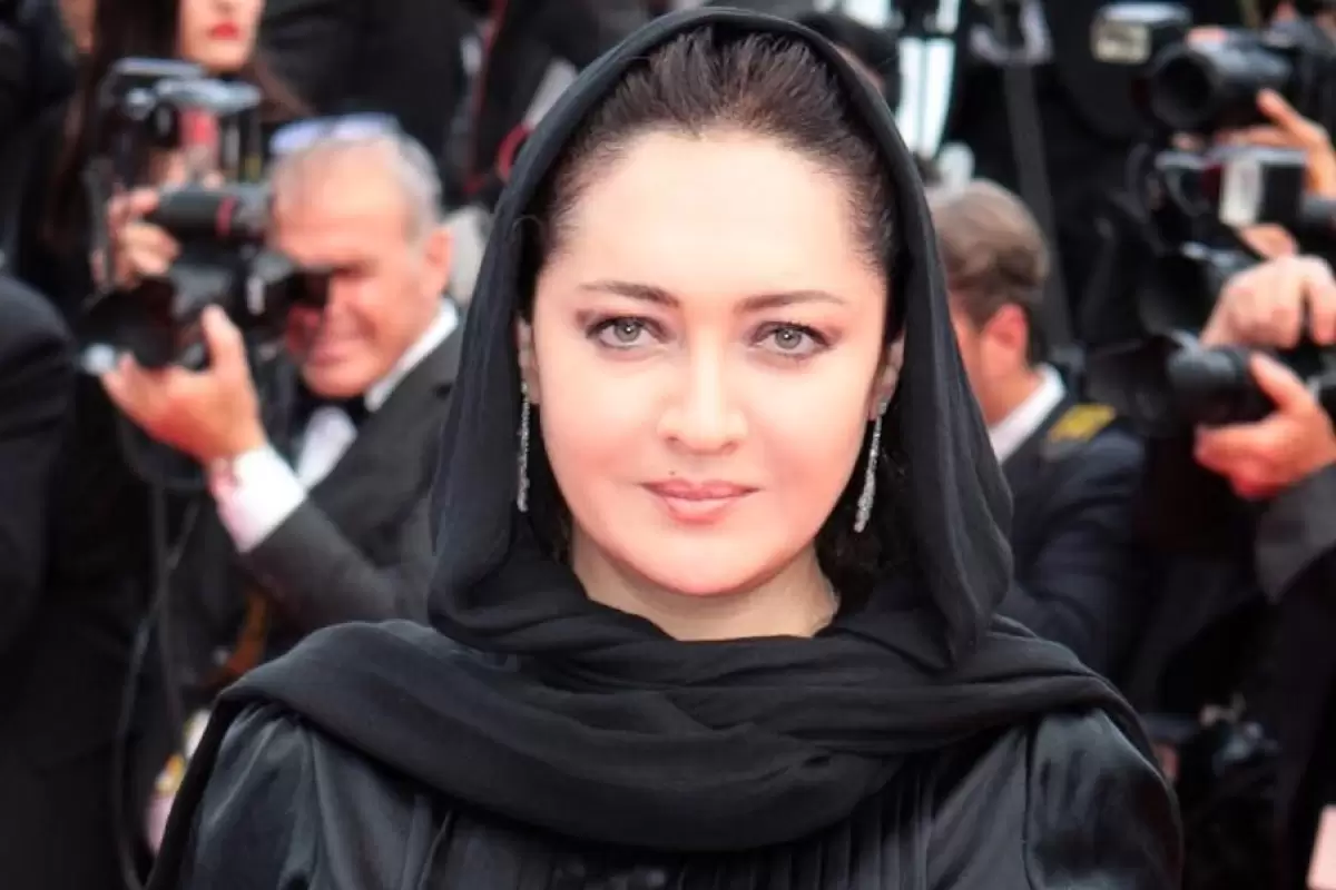 عکس؛ سفر به تاریخ؛ «نیکی کریمی» در حال مذاکره با «علی کفاشیان، رییس فدراسیون فوتبال»؛ سال 1391