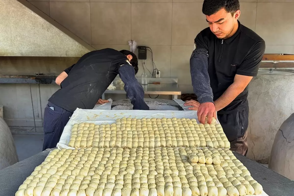 ببینید؛ غذای خیابانی در ازبکستان؛ پخت غذاهای سنتی پارمودا و ساموسا (سمبوسه)  در تاشکند