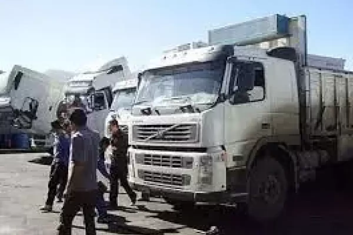 مشکلات کامیون‌داران تنگستان در مسیر پیگیری