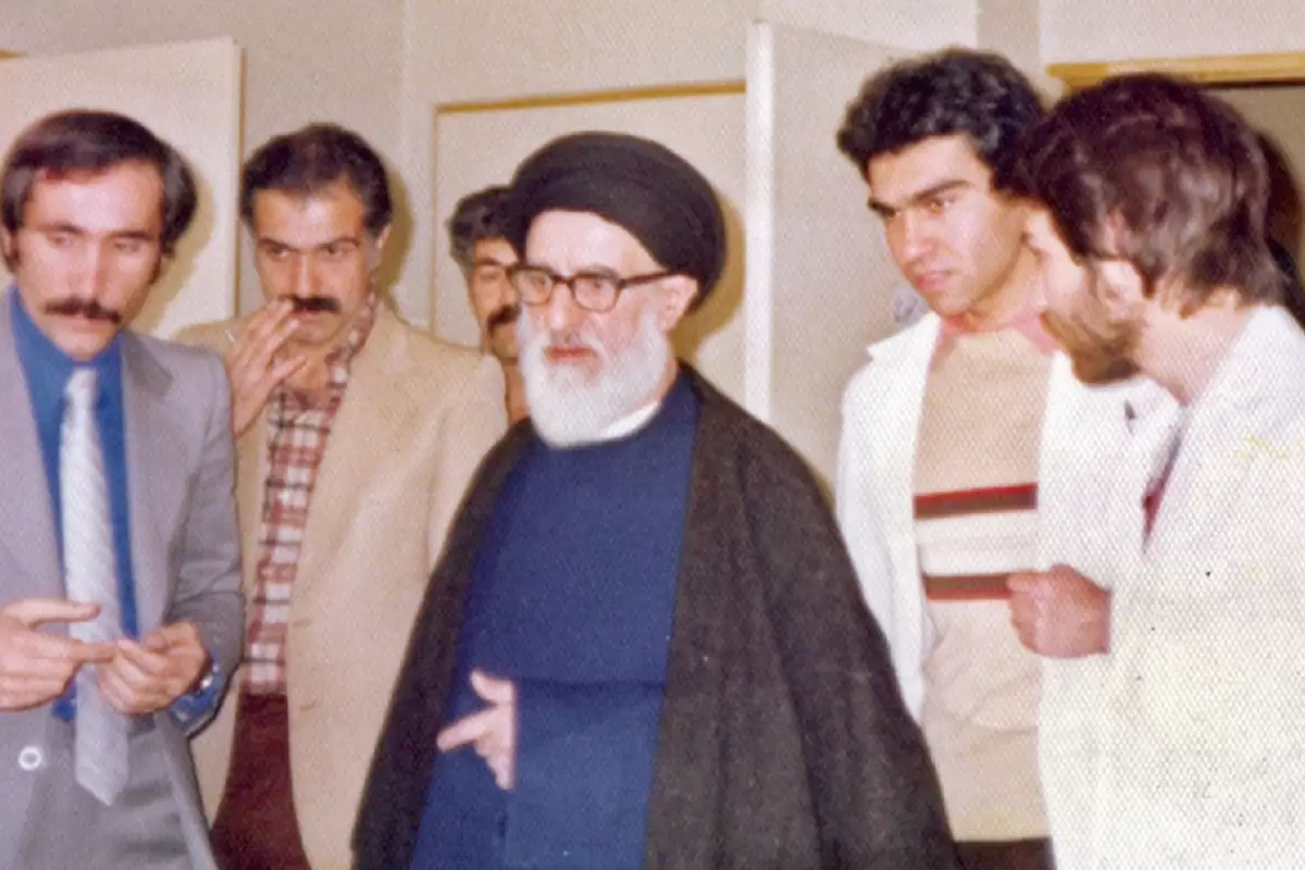 عکس؛ سفر در زمان؛ «آیت الله طالقانی و پسرش» در جنگل سی سنگان مازندران؛ سال 57