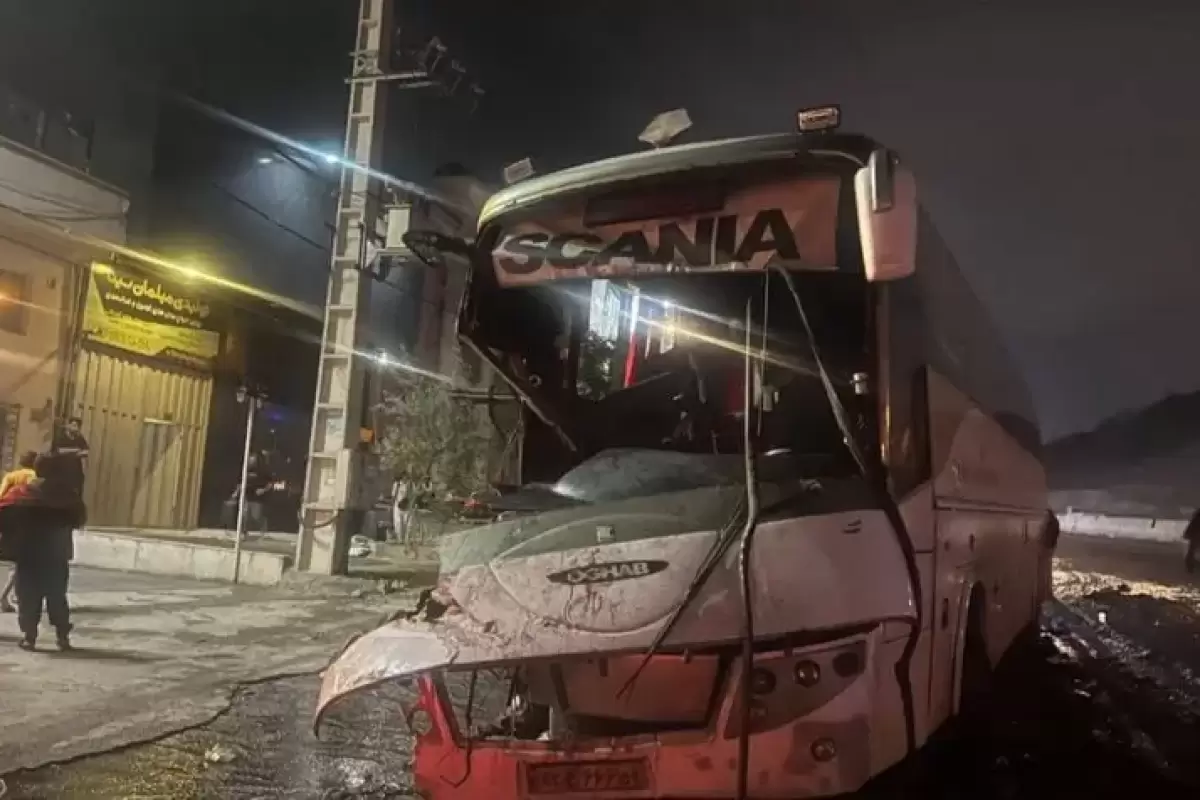 واژگونی یک دستگاه اتوبوس در جاده انار به مهریز