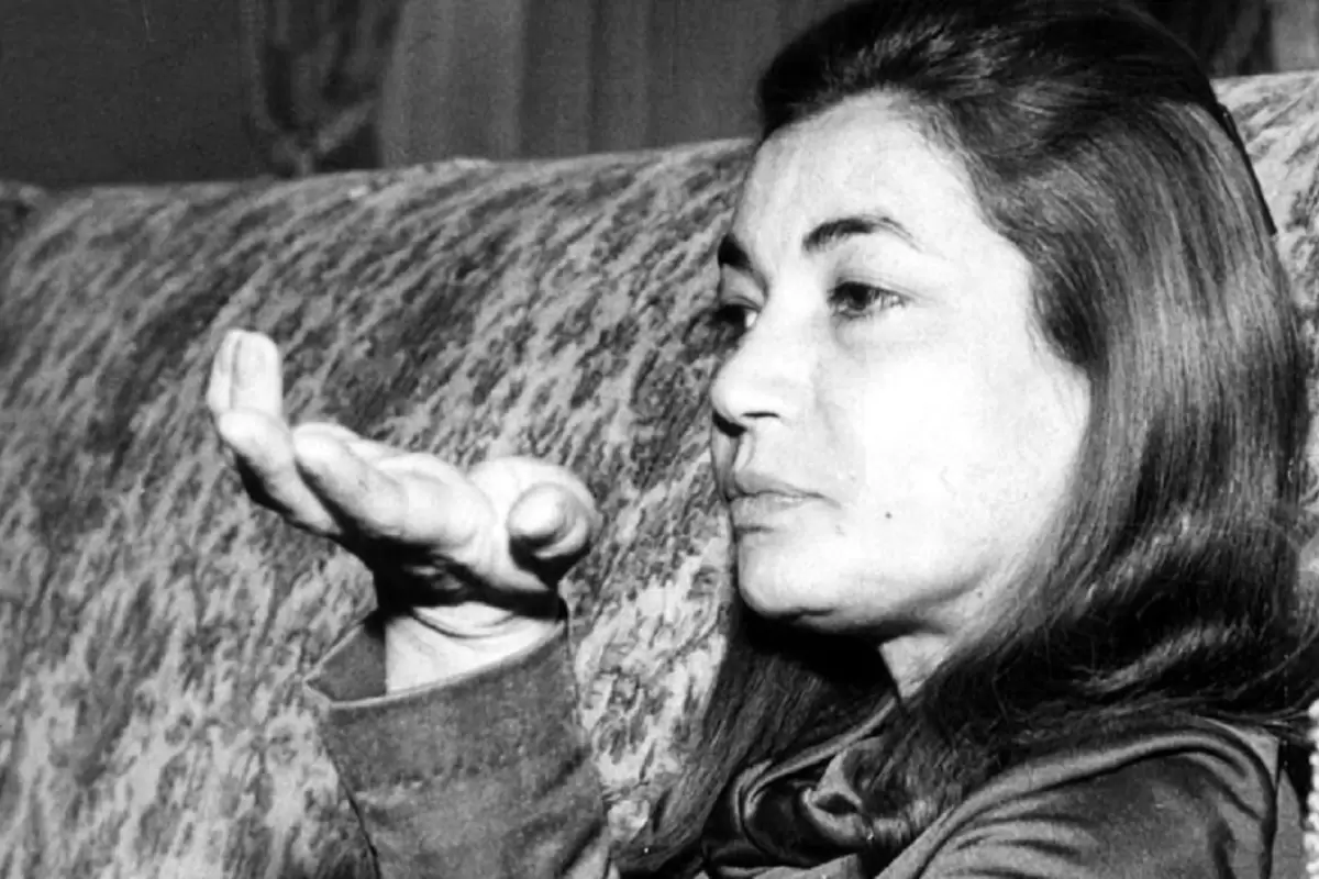 عکس؛ سفر در زمان؛ «اشرف پهلوی» در حال بازدید از یک مدرسه دخترانه در تهران؛ دهه 30