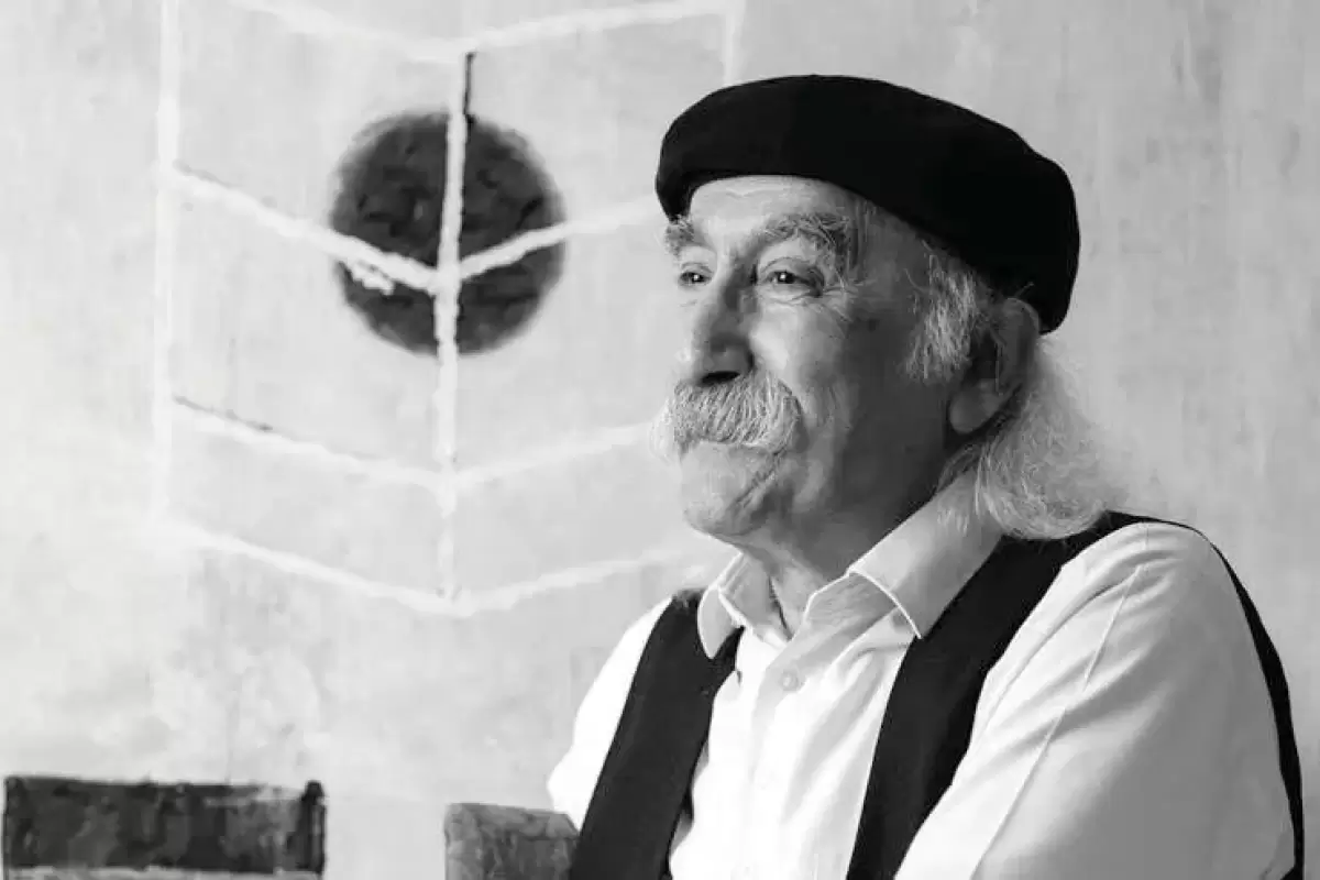 مرد دانا نمی‌داند که می‌داند