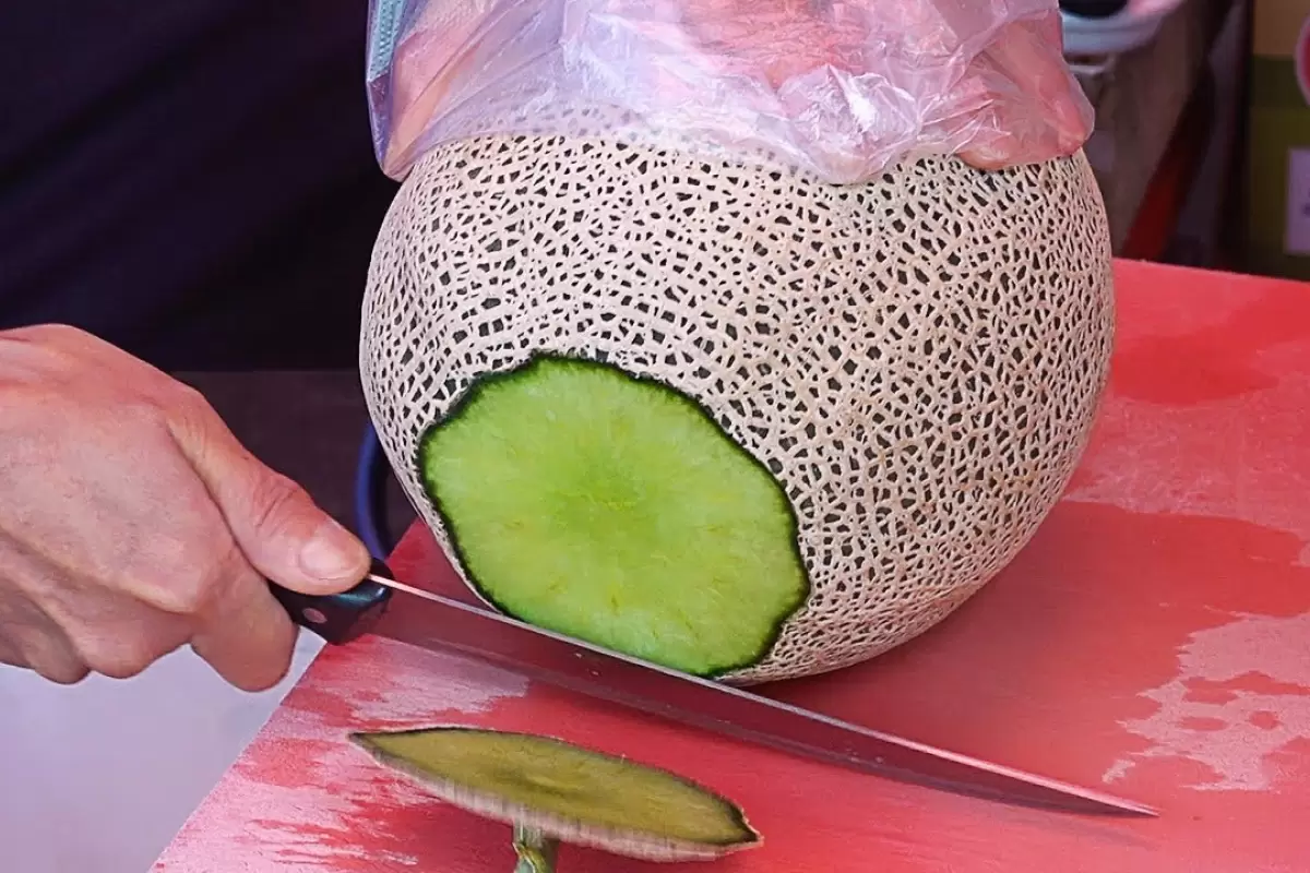 ببینید؛ برش زدن میوه به شیوه میوه فروش کره ای؛ از طالبی و هندوانه  تا آناناس