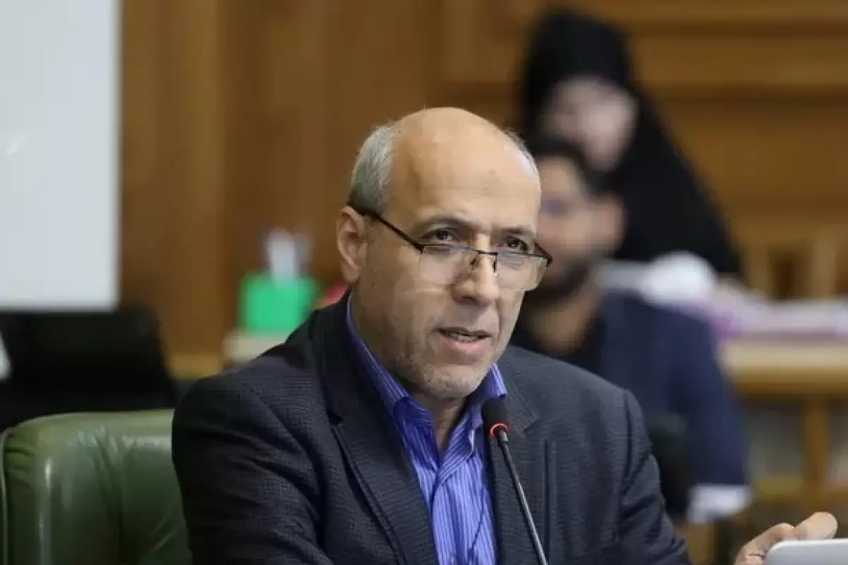 تاکسی اینترنتی به دلیل داشتن مجوز از نهادی دیگر، نمی‌توانند از نظارت شهرداری خارج شوند/ چه دلیلی دارد خودروهایی از شهرهای دیگر، در تهران اقدام به مسافربری کنند؟ / کمبود ناوگان حمل و نقل عمومی مهم‌ترین دلیل رشد مسافربرهای شخصی