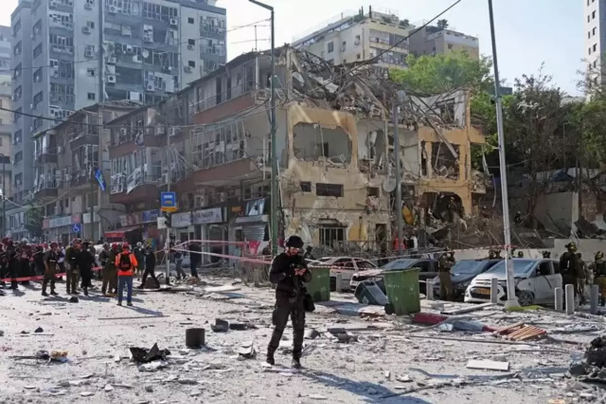 میدل‌ایست‌آی: جبهه داخلی اسرائیل نمی‌توانست بیش از دو هفته حملات موشکی را تحمل کند/ ایران تصویر اسرائیلِ شکست‌ناپذیر را شکست