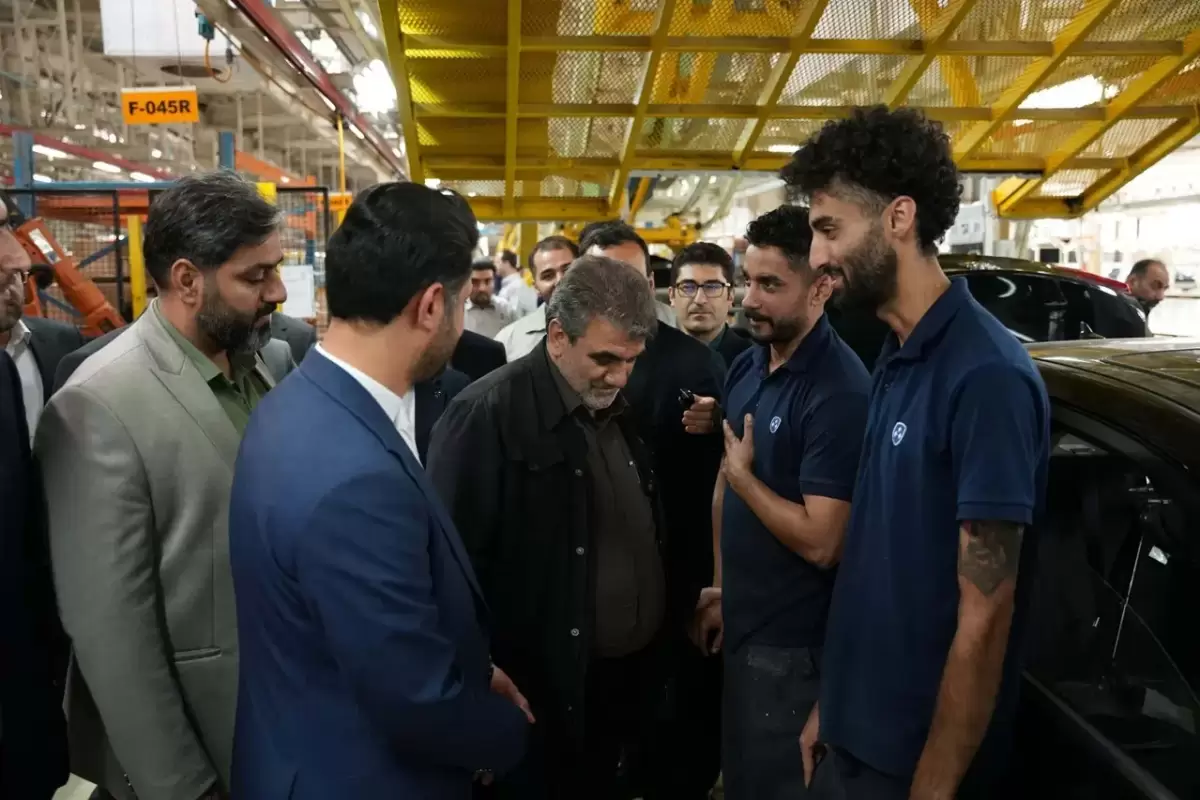 بازدید استاندار سمنان از خطوط تولید فردا موتورز؛ تاکید بر حمایت از تولید داخلی