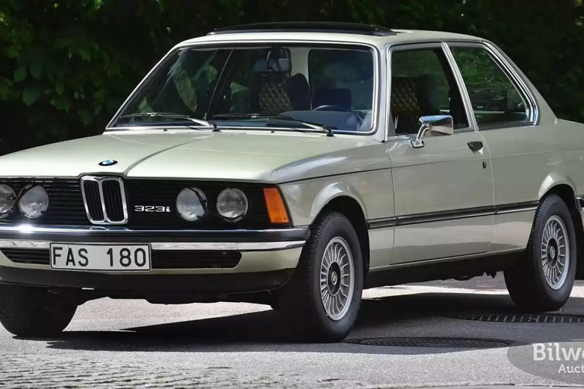 تصاویر؛ بی ام و 323i مدل 1979 با کارکرد 35 هزار کیلومتر، هم‌قیمت سری 3 صفرکیلومتر!