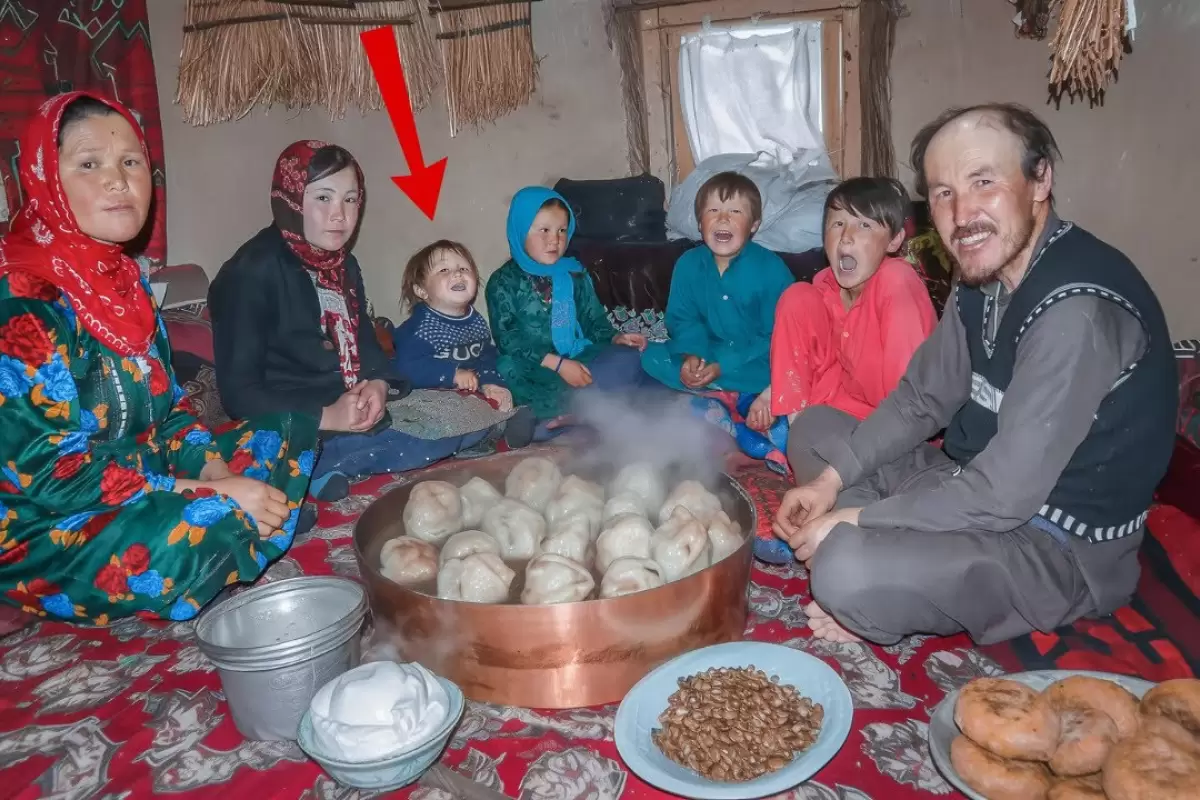 ببینید؛ غذای روستایی در افغانستان؛ پخت منتو، غذای محبوب افغان ها در غار