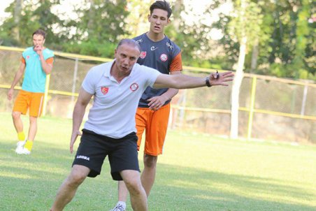 درخشان: شرایط تیم نفت باید در کتاب گینس ثبت شود!