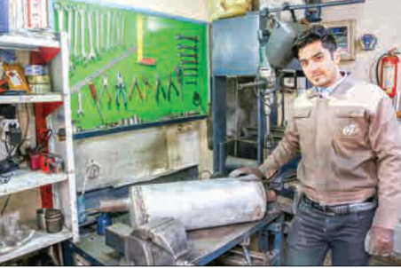 اگزوز پاک؛ مخترع جوان مشهدی سعی دارد آلودگی هوا را در نطفه خفه کند