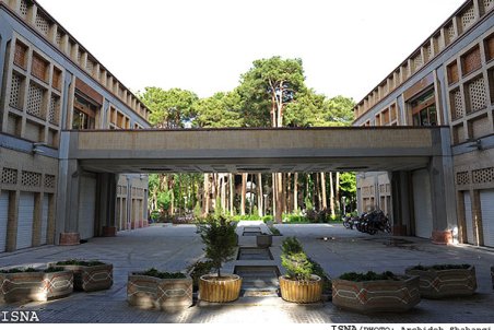 هویت گم شده، زیر طاق سبز چنار