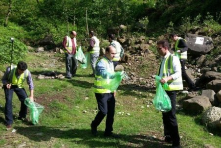 پاکسازی پارک بلوط ایلام