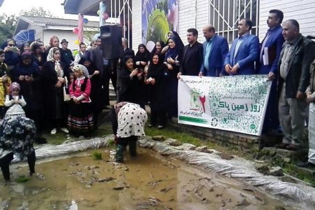 نوآموزان مازندرانی امید به زمین پاک را نشاء کردند