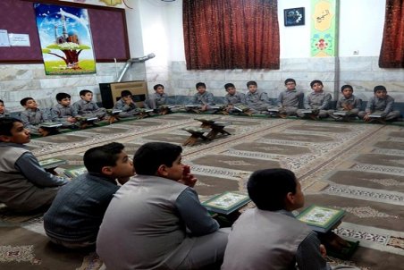 کرمانشاه| آموزش حفظ جزء ۳۰ قرآن در خانه‌های قرآن  صحنه