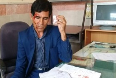 لرستان| پدر دانش‌آموز رومشگانی معلم فرزندش را زخمی کرد