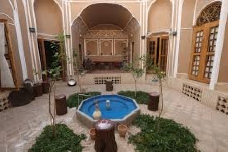 اقامتگاه‌هایی که زیر بار سرمایه‌داری خرد می‌شوند