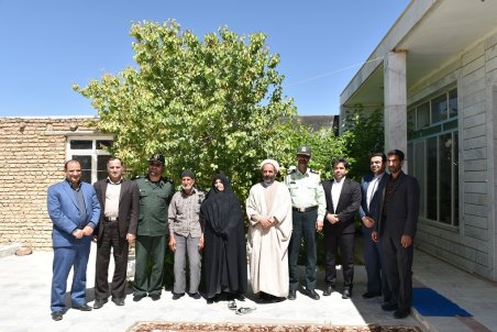 اصفهان| دیدار فرماندار بوئین و میاندشت با خانواده شهدا