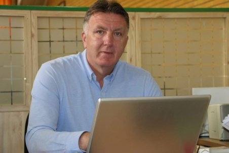 به ستاره‌ها و غیرستاره‌ها نگاه برابر داریم