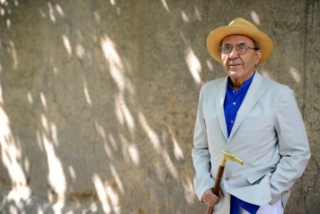 می‌نویسم چون از نوشتن لذت می‌برم