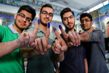 جوانان پشت دیوار تجربه