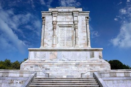 مدعیان نمایشی، بیش از متولیان حقیقی فردوسی