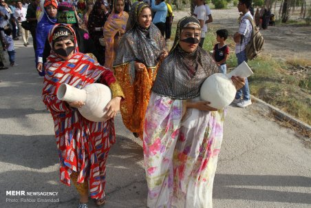 جشنواره آیینی، سنتی مُغ‌ و مُشتا