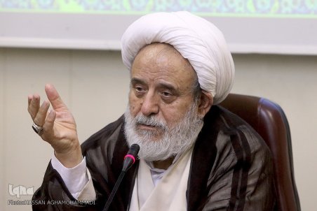 امام‌جمعه‌های تلخ و تند را تغییر دهید