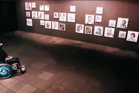 به رنگ پناه بر دم تا از سیاهی بگریزم