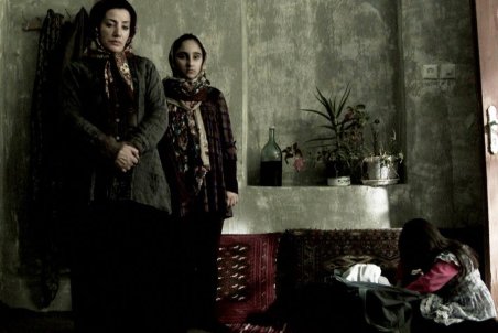 زنان در جامعه مردسالار بيش از آنچه در فيلم هست، زجر مي‌كشند