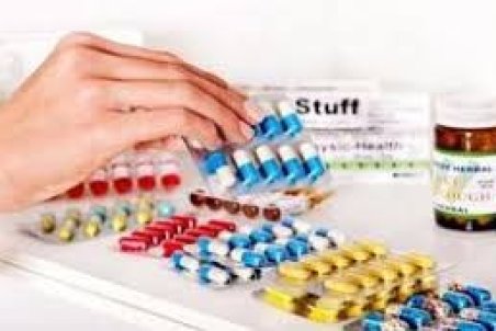 سردمداران تحريم دروغ مي‌گويند دارو تحريم است