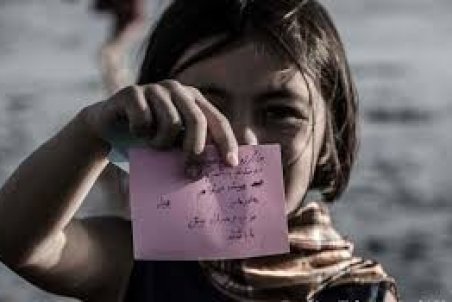 بلاتکلیفی کودکان بی شناسنامه درد آور است