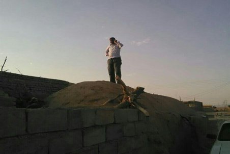 هرمزگان| پیاده‌روی 10 کیلومتری برای هر تماس تلفنی