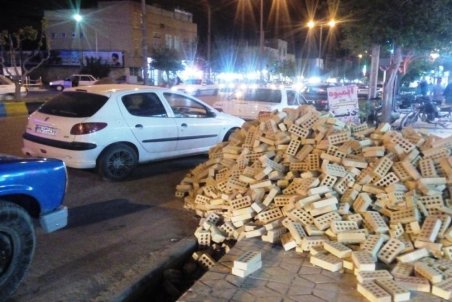 همدان| سد معبر، معضل همیشگی پیاده‌روهای تویسرکان