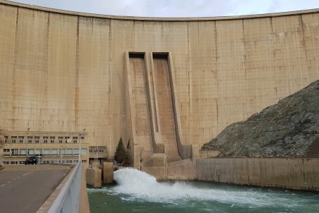 اصفهان| افزایش خروجی دریچه های سد زاینده رود