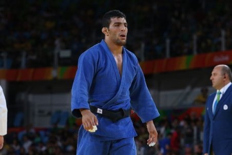 سکوت مسئولان ورزش برایم دردناک است