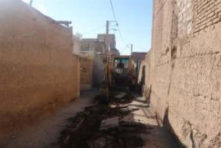 اصلاح شبکه آب در کوچه عدل از محله وینیچه مبارکه