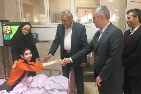 بازدید مدیر عامل ذوب آهن از مرکز توانبخشی شهید مدنی زرین شهر