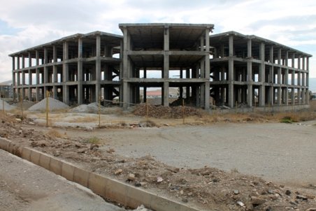 یزد| چالش نیمه‌تمام ها