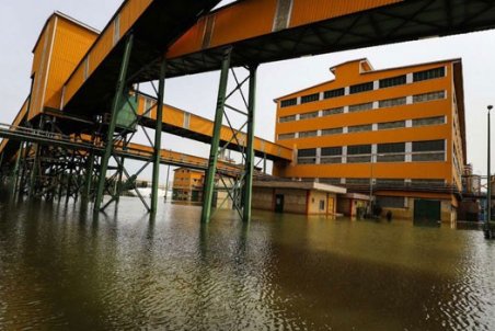 قطب نیشکر ایران زیر آب