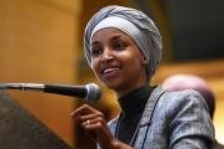 حمایت دموکرات ها از نماینده زن مسلمان در برابر حملات ترامپ